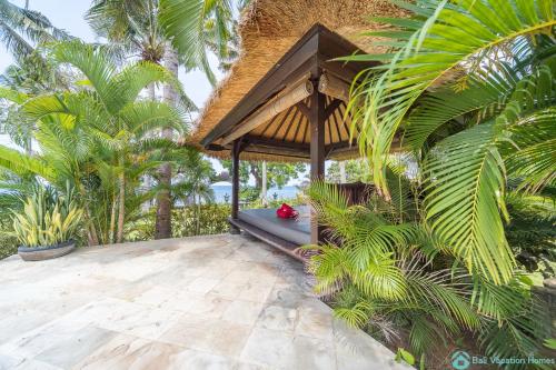 Villa Burung, Breathtaking oceanfront, infinity pool 3BR