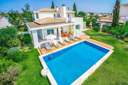  Patroves Villa Sleeps 6 Pool Air Con WiFi, Unterkunft in Patroves