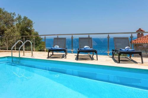  Koroni Villa Sleeps 7 Pool Air Con WiFi in Skinária