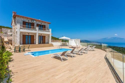  Koroni Villa Sleeps 5 Pool Air Con WiFi, Unterkunft in Orthoniaí