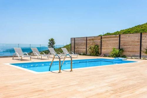  Koroni Villa Sleeps 5 Pool Air Con WiFi in Orthoniaí
