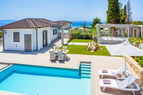  Mousata Villa Sleeps 3 Pool Air Con WiFi in Mousata