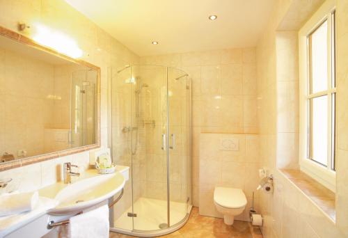 Alpenherz Hotel Garni - image 10