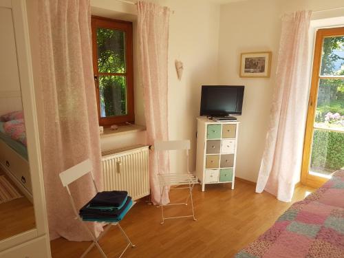Martina's Place Bed & Breakfast 4.5km von Wildsteig entfernt