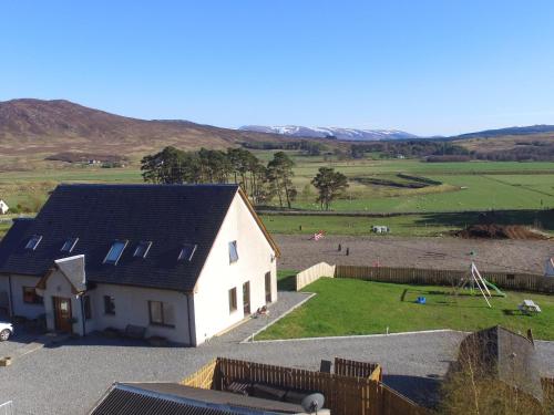 Tigh an Each B&B & Laggan Glamping - image 10