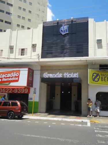 入口, 阿拉薩圖巴格蘭德酒店 (Grande Hotel Aracatuba) in 阿拉薩圖巴