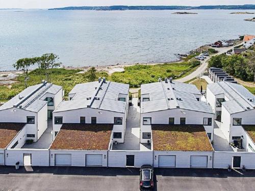 Holiday home STENUNGSUND II - image 4