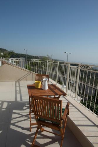 ระเบียง/ชานเรือน, Eshkol Housing Haifa - Sea View Villa in เขาคาร์เมล