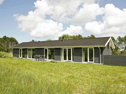  Four-Bedroom Holiday home in Ålbæk 4, Pension in Ålbæk