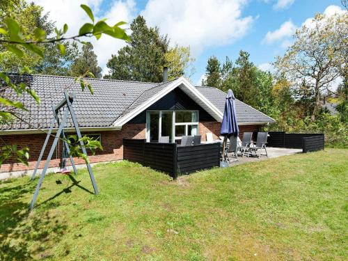10 person holiday home in Henne