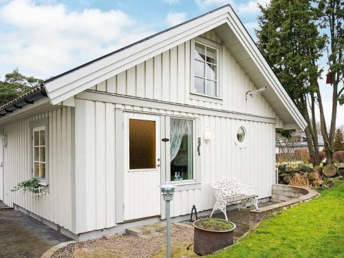 숙소 외관, 5 person holiday home in FALKENBERG-By Traum in 크놀라베리엣