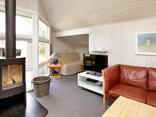 Three-Bedroom Holiday home in Humble 6 - image 2