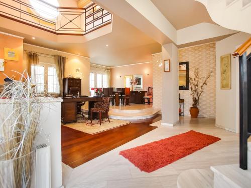 Lavish Villa in Volos close to the beach and Pilion with Netflix gîte à louer Néa Ankhíalos