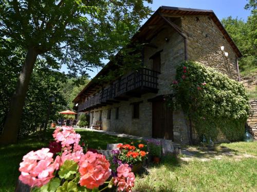  Picturesque Mansion near Mombarcaro with Pool, Pension in Mombarcaro