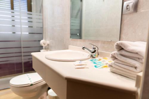 Fürdőszoba, Pension Restaurante Casablanca in Torreperogil