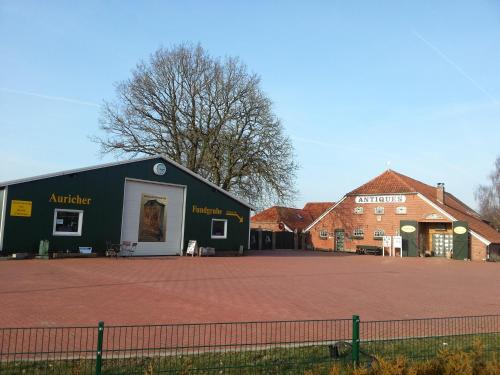 Ferienwohnung Rolf EG mit Terrasse und Garten, Aurich