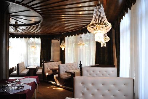 Restaurant, B&B Villa Pipacs in Feketic