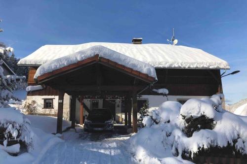 Authentic Chalet with fireplace - Wifi + Linens gîte à louer Les Carroz-d'Arâches