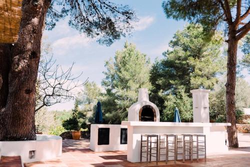 Beautiful 6 Bedroom Villa with Tennis Court Ibiza Villa 1031 - image 7