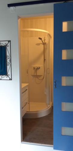 LE CHALET SUISSE - Chambre bleue