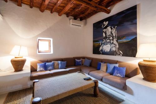 Luxury 6 Bedroom Villa with Beautiful Garden Ibiza Villa 1039 - image 10