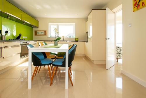 Kitchen, Bournemouth Beach & Sea Views in East Southbourne and Tuckton