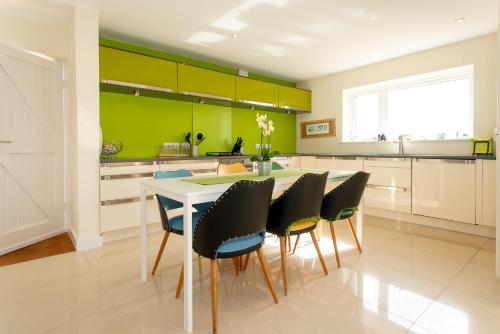 Kitchen, Bournemouth Beach & Sea Views in East Southbourne and Tuckton