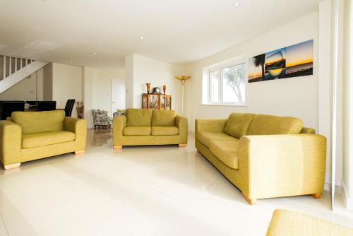 Luxurious modern home 50 metres from the UKs best beach in East Southbourne and Tuckton