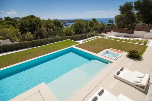 Contemporary Style Villa with Balcony Ibiza Villa 1061 - image 5