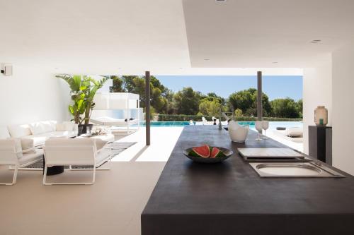 Contemporary Style Villa with Balcony Ibiza Villa 1061 - image 11