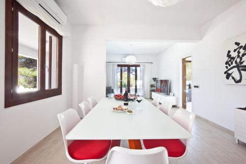Beautiful 5 Star Villa with Private Pool Ibiza Villa 1076 - image 9