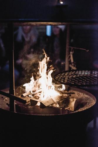 Golden Crown - Levin Iglut