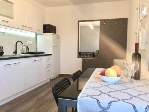 One-Bedroom Apartment image 9