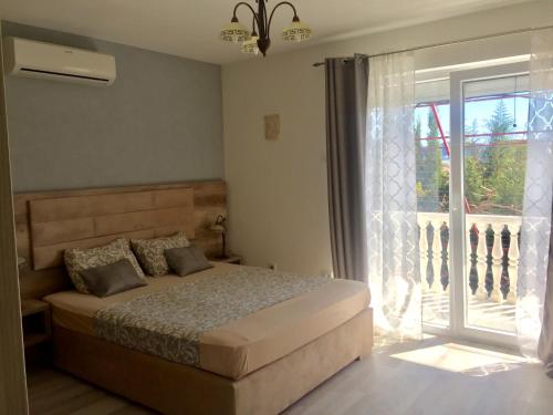 One-Bedroom Apartment image 7