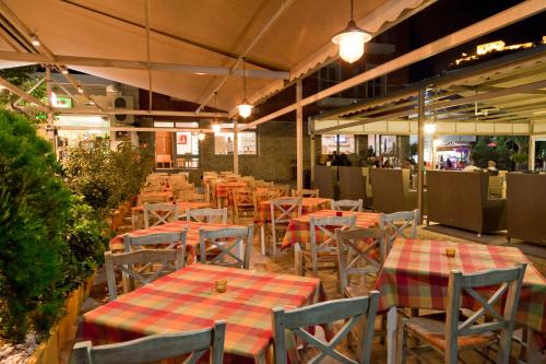 ห้องอาหาร, Astros Beach Boutique Hotel in พาราเลียน แอสทรอส