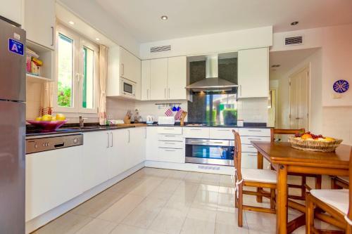 Beach Villa Pino - image 9