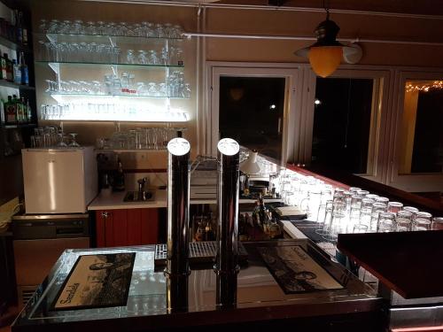 Pub/lounge, Maaseutuhotelli Hirvikoski in Sykäräinen