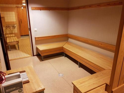 Szauna, Maaseutuhotelli Hirvikoski in Sykäräinen