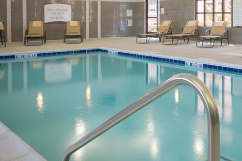 Swimming pool, Staybridge Suites Sacramento-Folsom in Folsom (CA)