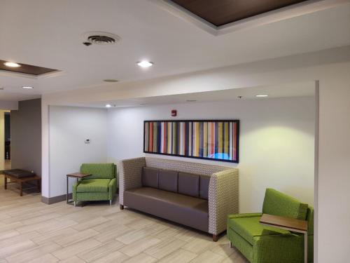 Holiday Inn Express Hotel & Suites Sheldon