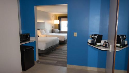 Holiday Inn Express & Suites Tonawanda - Buffalo Area, an IHG Hotel