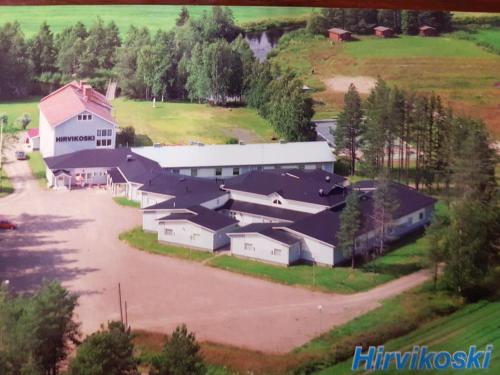 A szálláshely kívülről, Maaseutuhotelli Hirvikoski in Sykäräinen