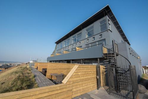 2 bedrooms, 3 beds