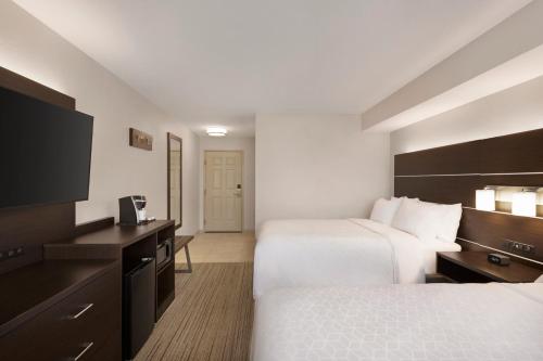 Holiday Inn Express and Suites Sarasota East By IHG in סרסוטה(אף אל)
