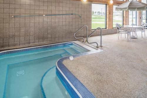 AmericInn by Wyndham Valley City Conference Center - image 7