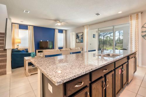 Best vacation gateway close to parks private pool - main image