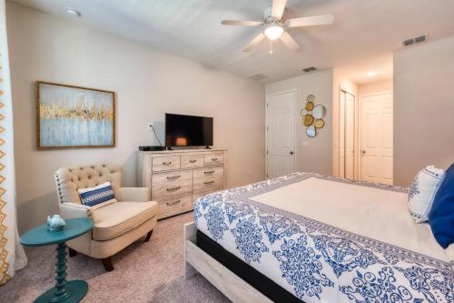 Best vacation gateway close to parks private pool - image 4