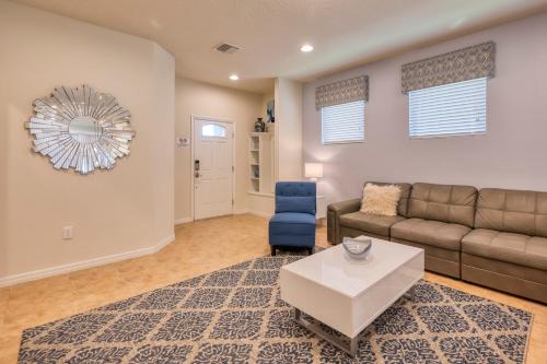 Stunning 5 bedroom home with private pool - image 5