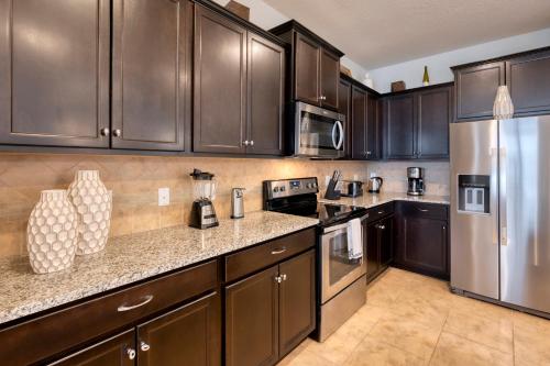 Beautiful pool home gated community best clubhouse - image 4