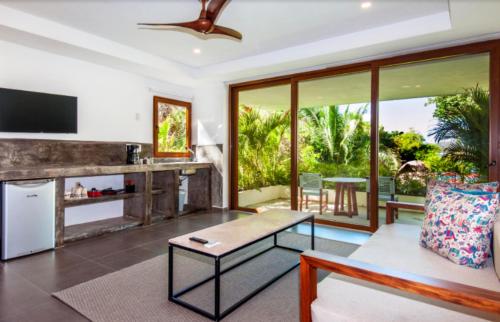 253272563 Ysuri Sayulita - Beachfront Hotel